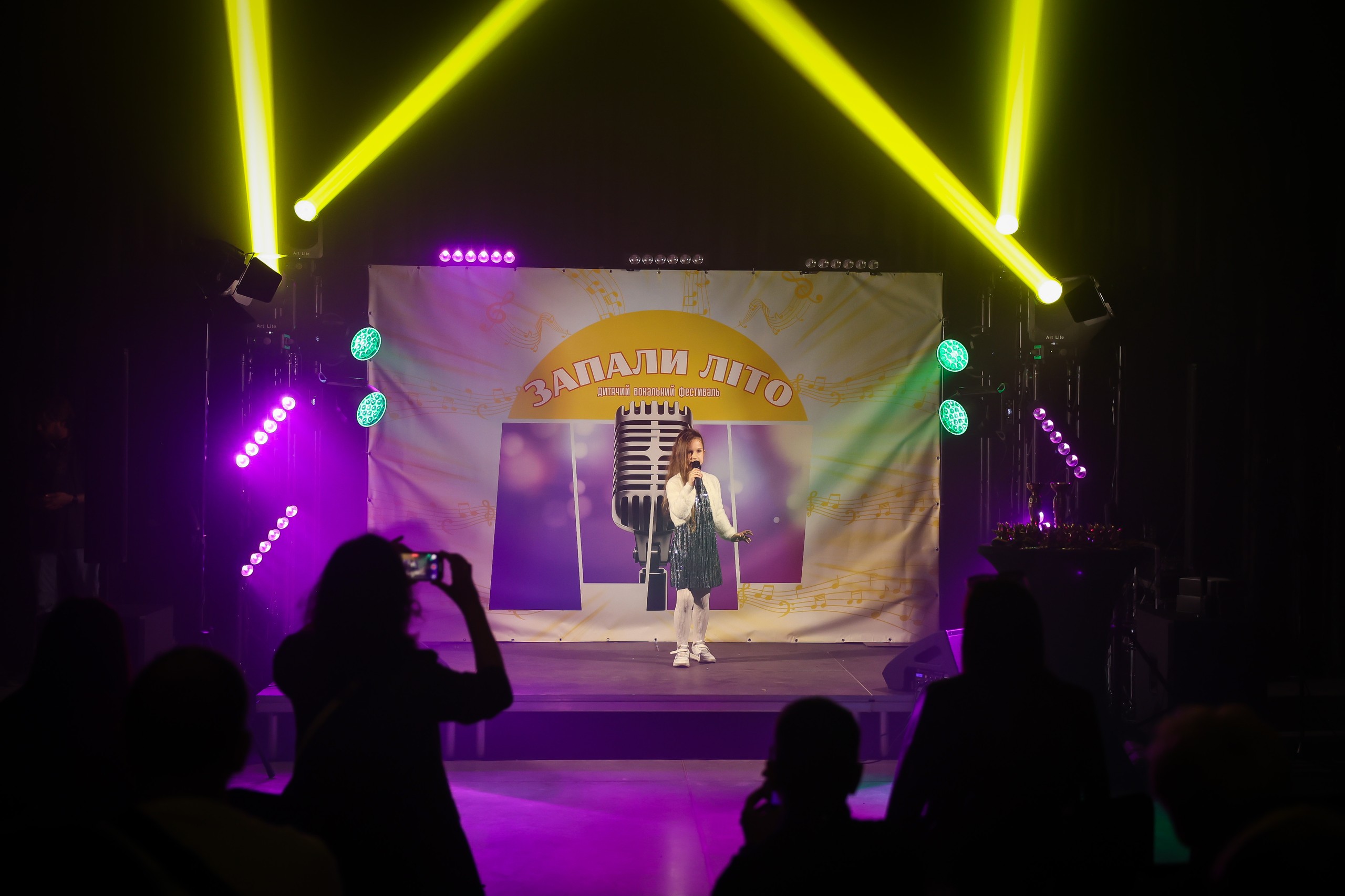 Світлина з галереї вокальних конкурсів Seniv Studio